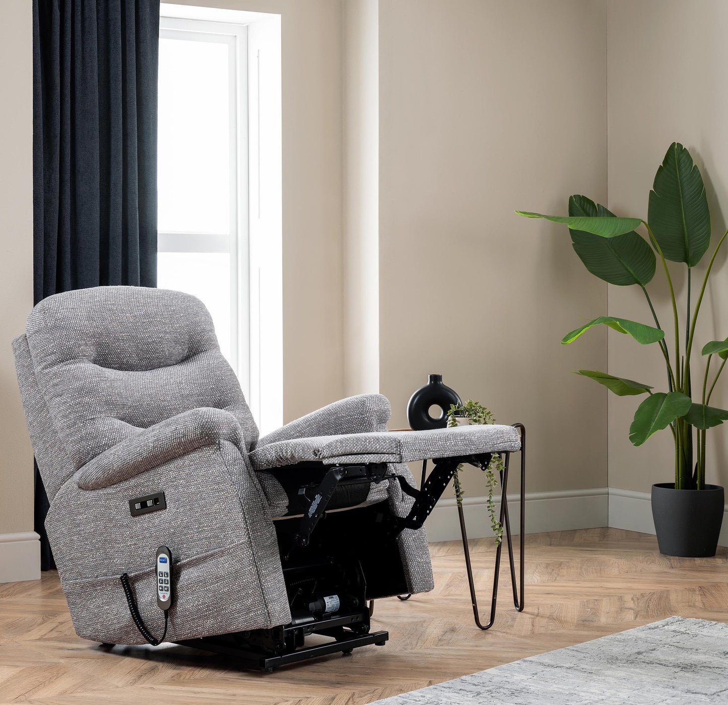 Express Delivery Celebrity Hollingwell Cloud Zero Triple Motor Rise And Recliner Fabric Armchair With Mammoth Foam VAT FREE