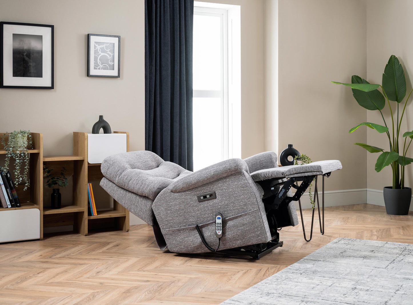 Express Delivery Celebrity Hollingwell Cloud Zero Triple Motor Rise And Recliner Fabric Armchair With Mammoth Foam VAT FREE