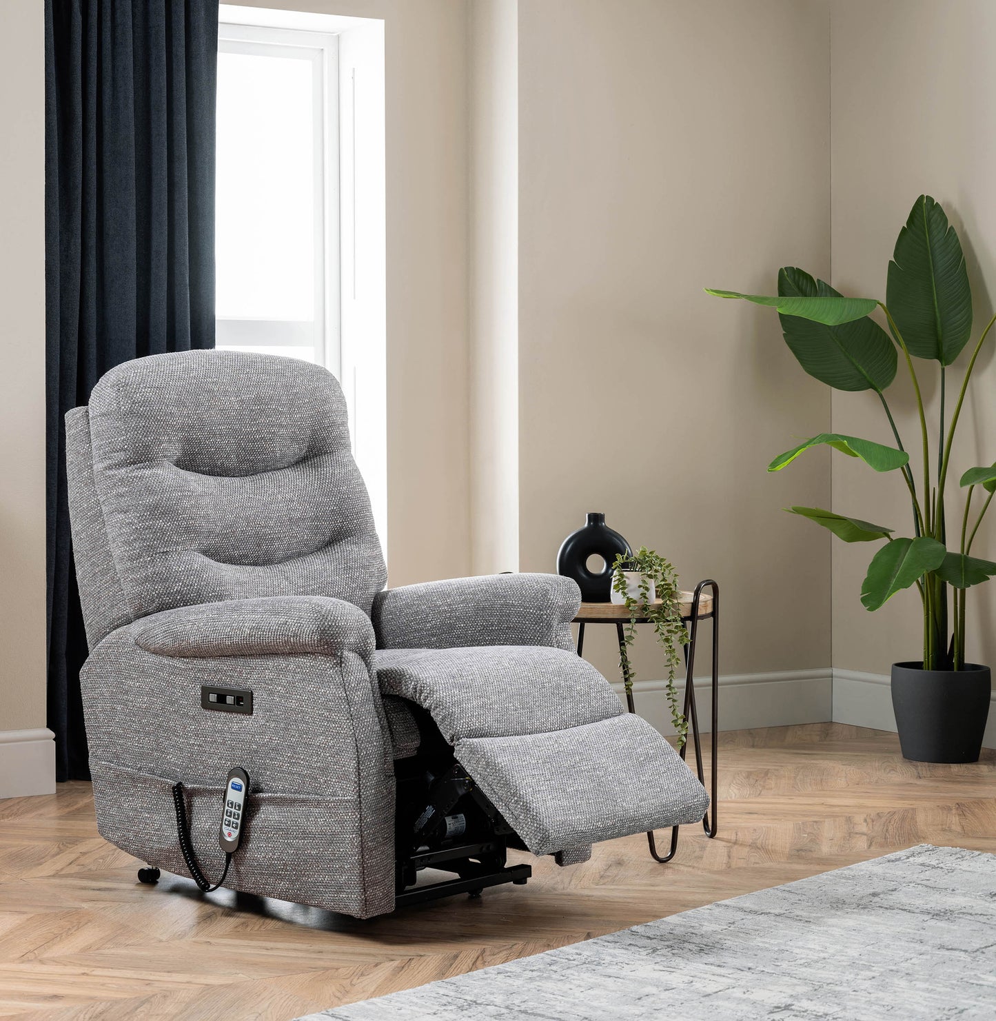 Express Delivery Celebrity Hollingwell Cloud Zero Triple Motor Rise And Recliner Fabric Armchair With Mammoth Foam VAT FREE