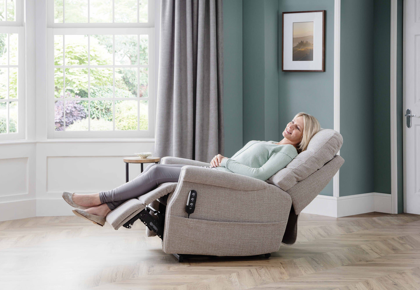 Celebrity Sandhurst Electric Powered Recliner Fabric Armchair With Mammoth Foam