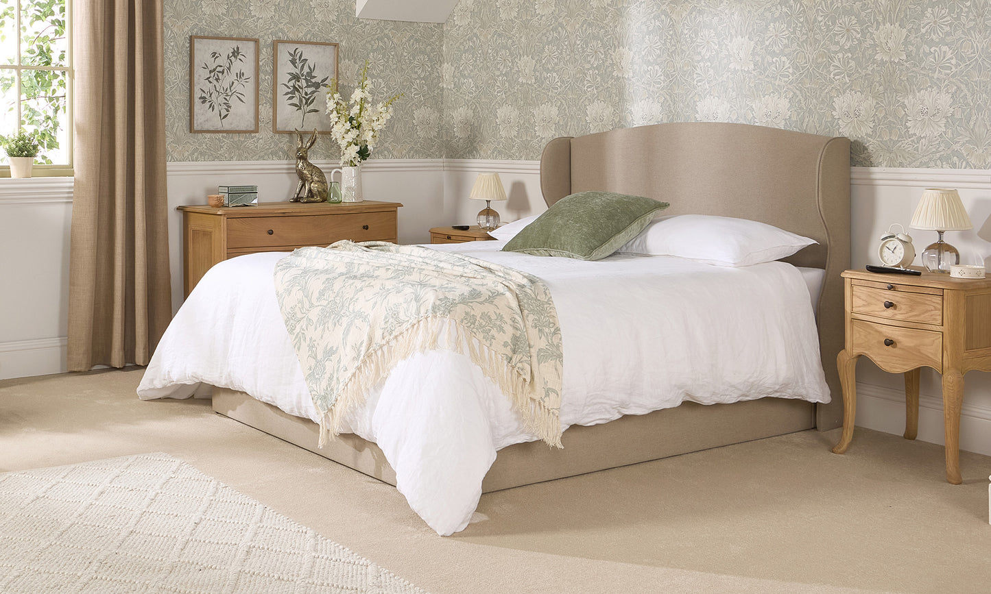 Ruby Motion Divan Adjustable Bed With A Natural 2500 Pocket Sprung Medium Feel Mattress VAT FREE