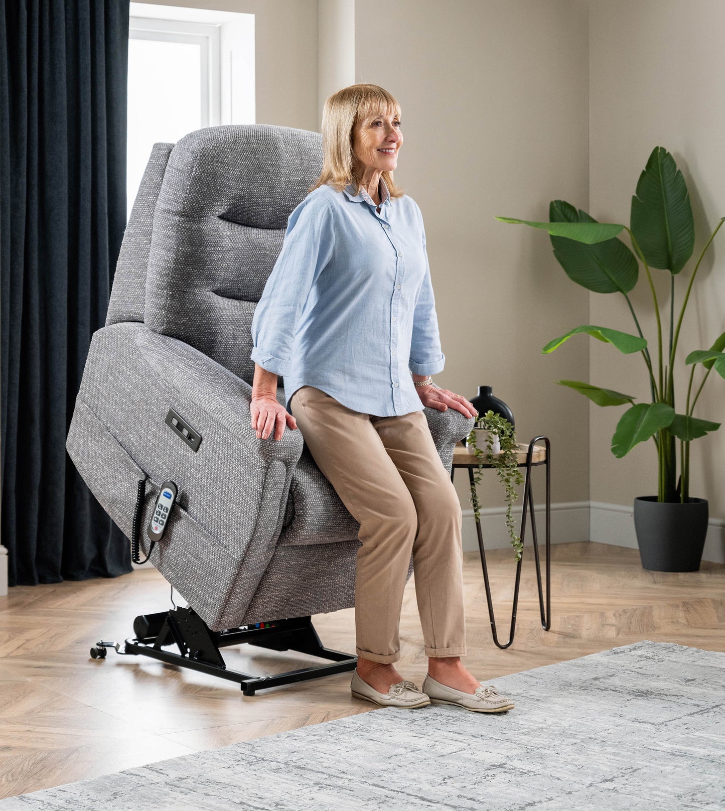 Celebrity Hollingwell Single Motor Rise And Recliner Fabric Armchair With Mammoth Foam VAT FREE