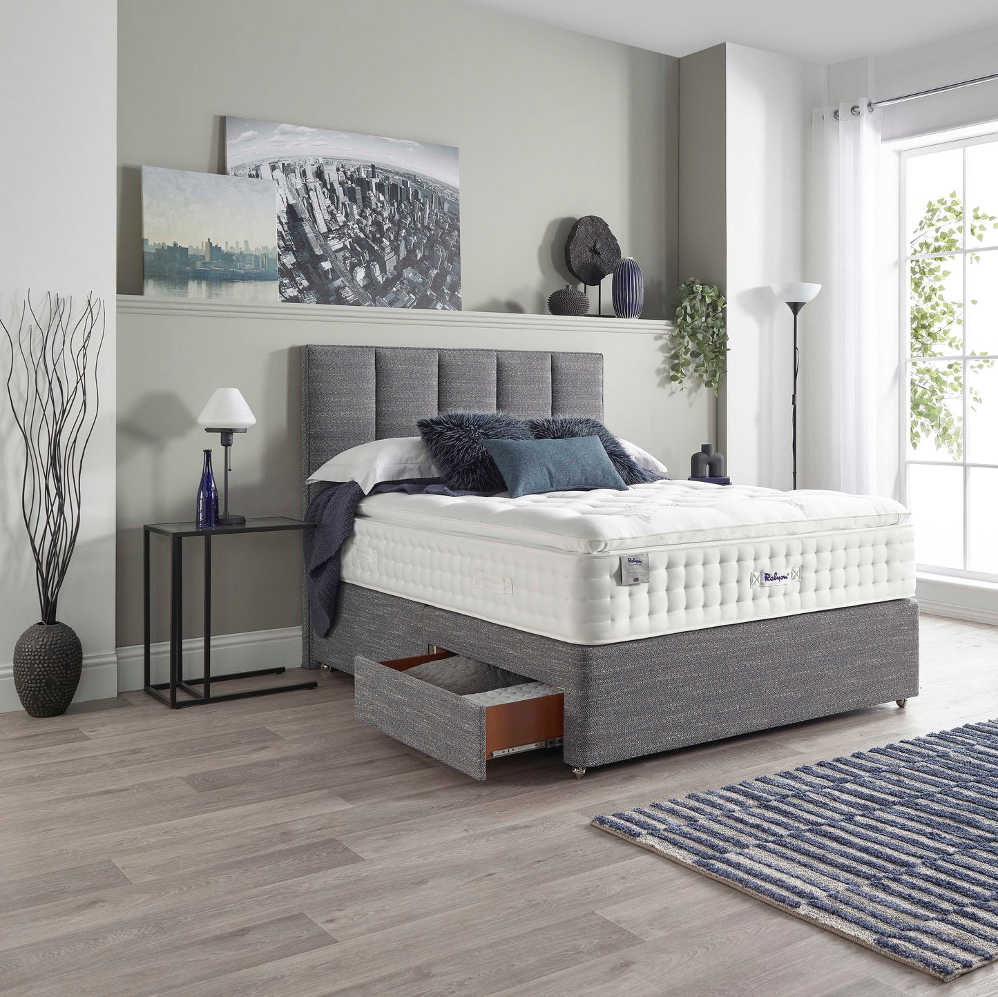 Relyon Chiltern Natural Luxury Pillow Top 2500 Pocket Sprung Luxurious Hand Made Medium Feel Divan Bed Set